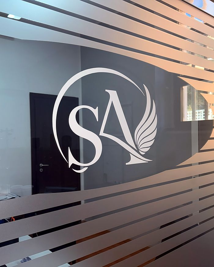 Il monogramma Sant'Andrea sulla vetrata della sede